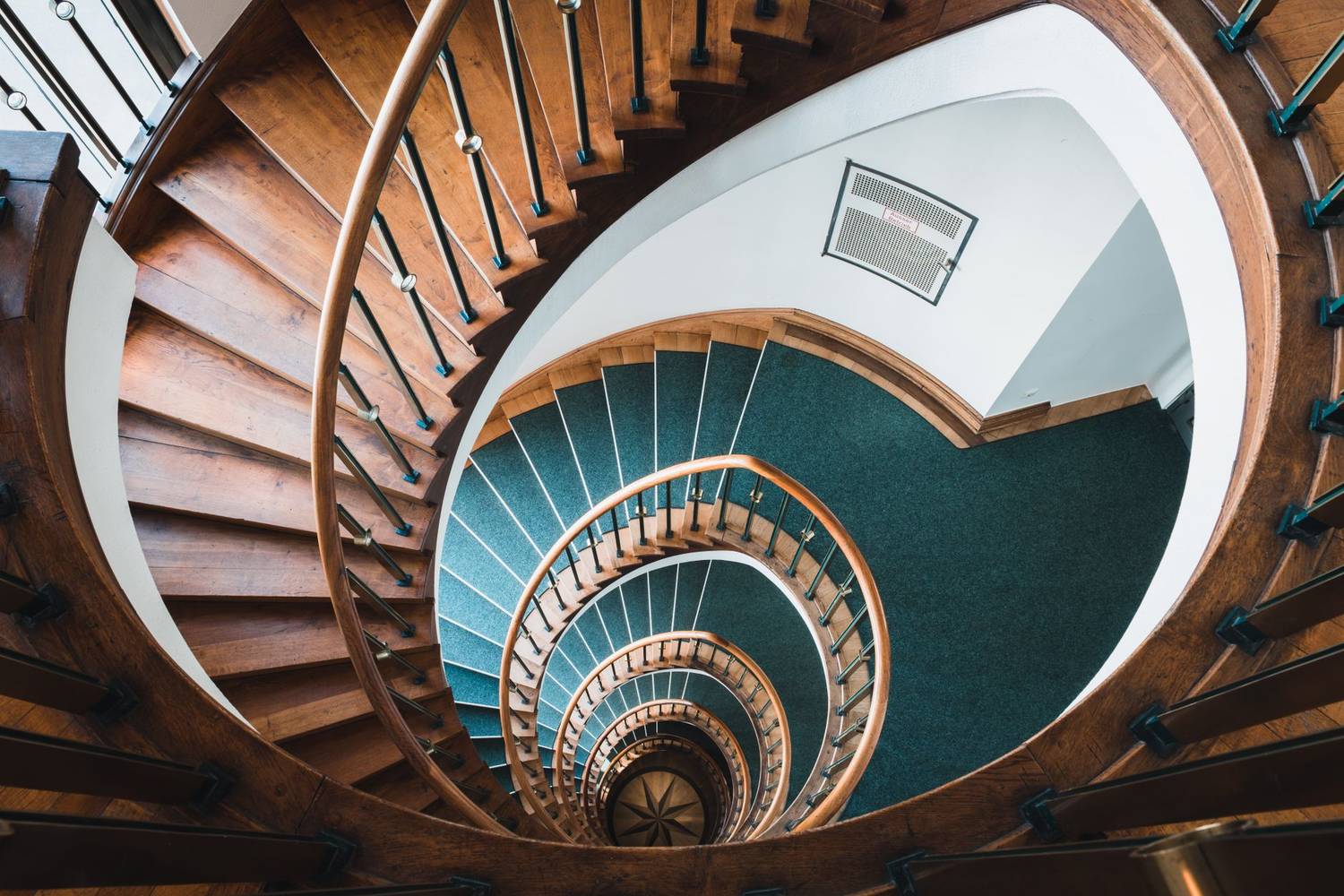 Aerial view of a sophisticated spiral staircase with wooden and modern elements in Hamburg.